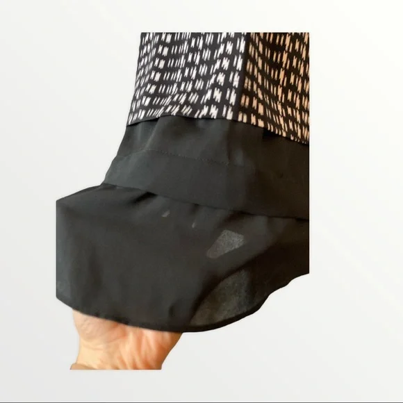 Vince Camuto Women's Black & White Sleeveless Top w/ subtle layers size XS - Picture 5 of 8